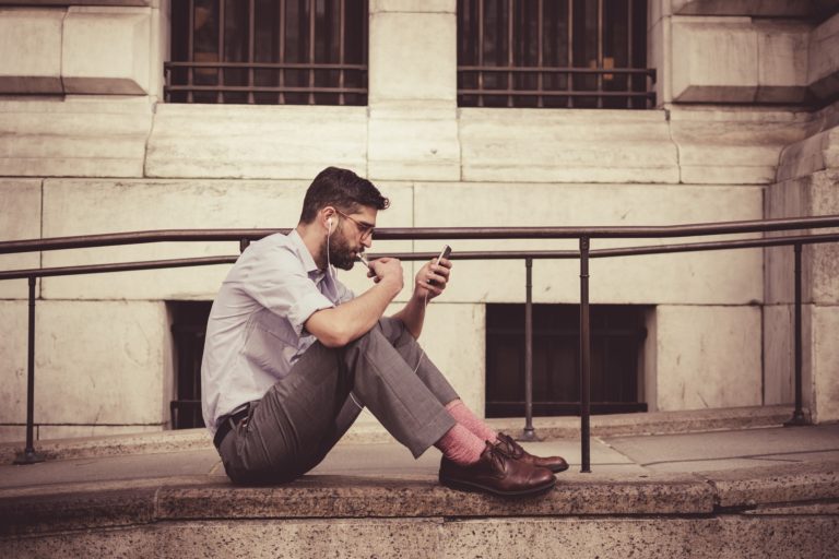 homme écouteurs Pexels / Pixabay