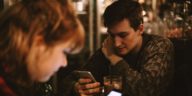 homme telephone StockSnap / Pixabay