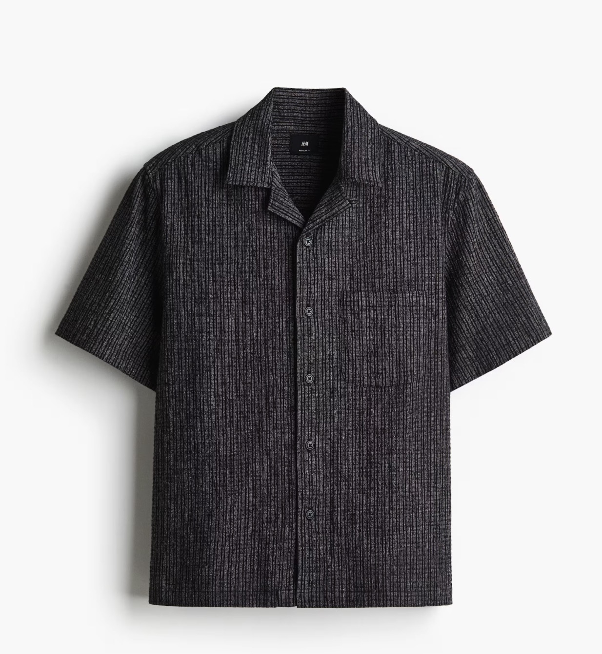 Zoom sur la coupe regular fit : l'atout silhouette sans efforts