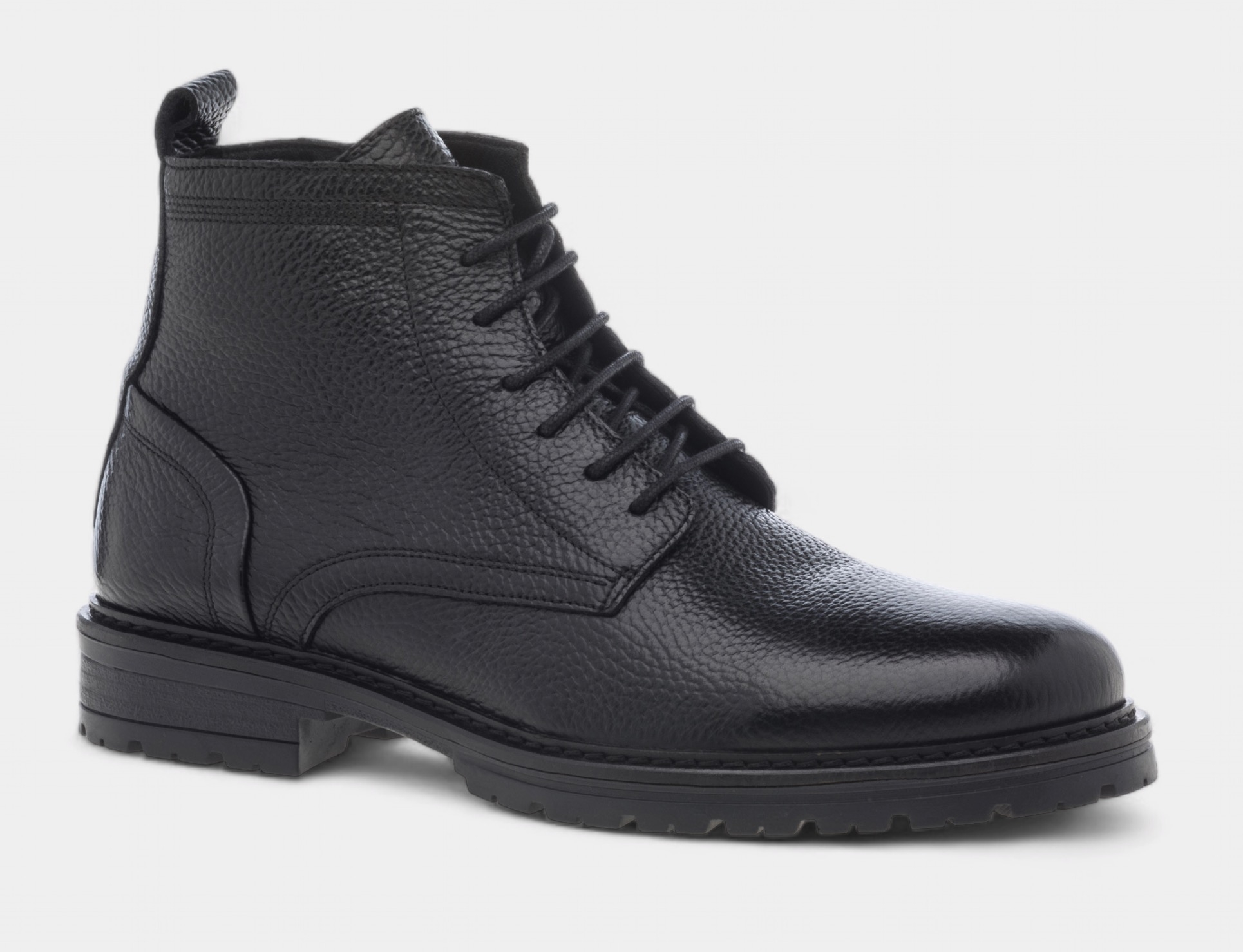 Pour des boots qui durent : les 5 gestes qui sauvent le cuir