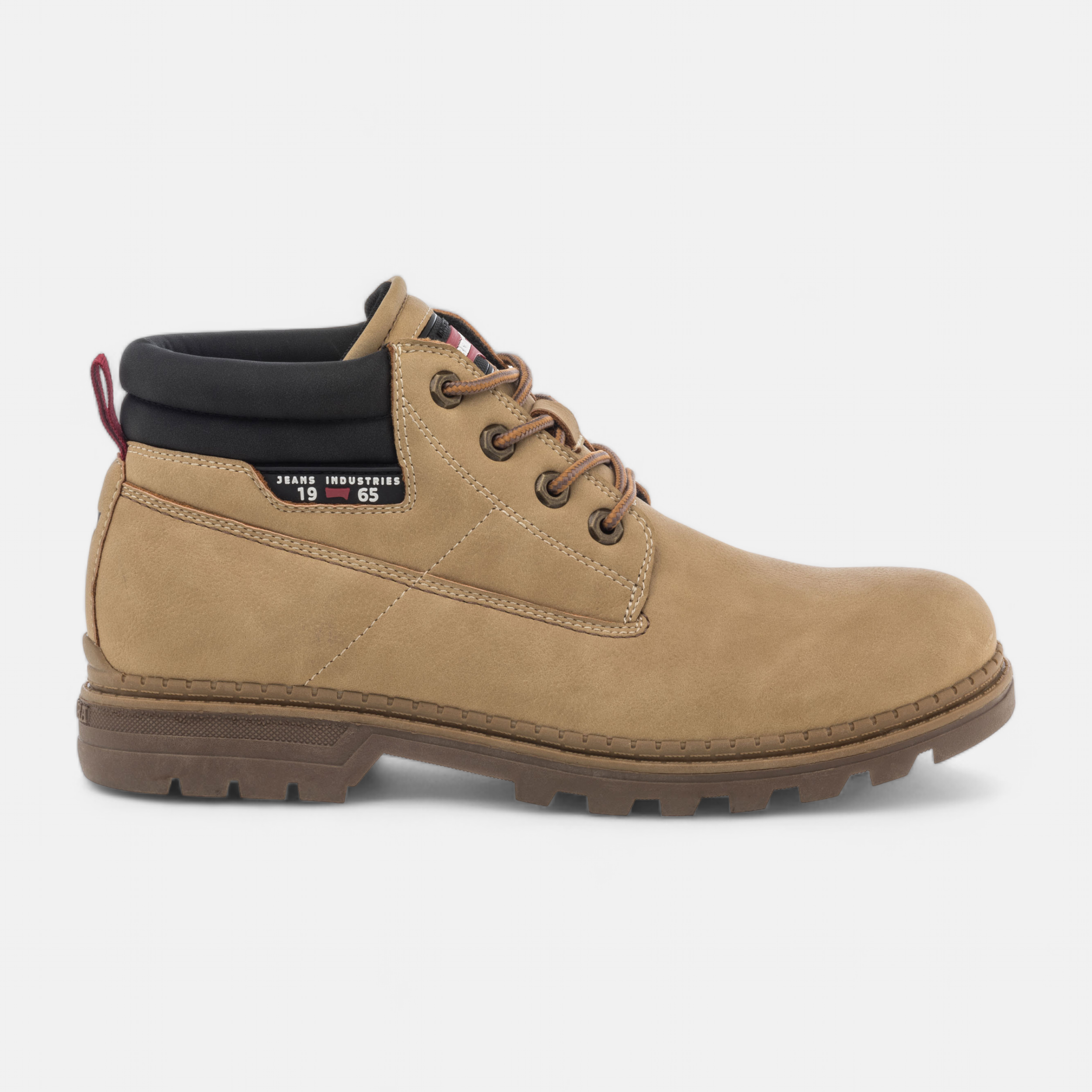 Boots camel : la touche qui fait la différence dans un dressing masculin