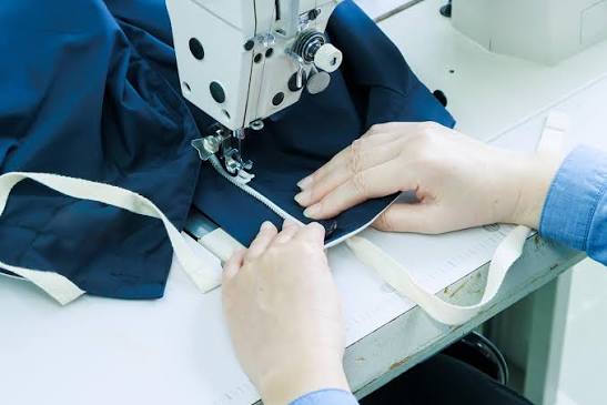 Des GORE-TEX aux blazers marins : quand la technicité s'habille en sport-chic